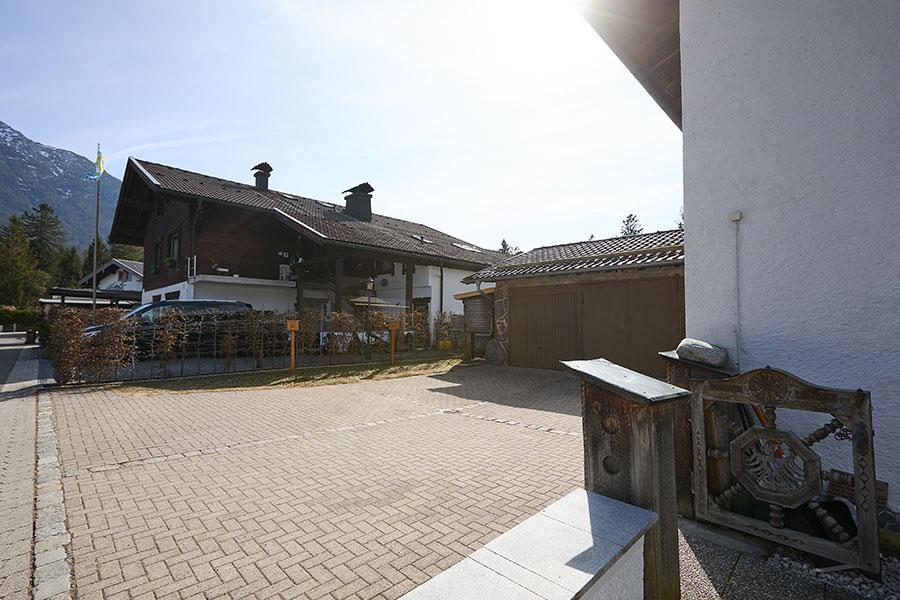 Parkplatz für Ferienwohnung zum Hirschgarten